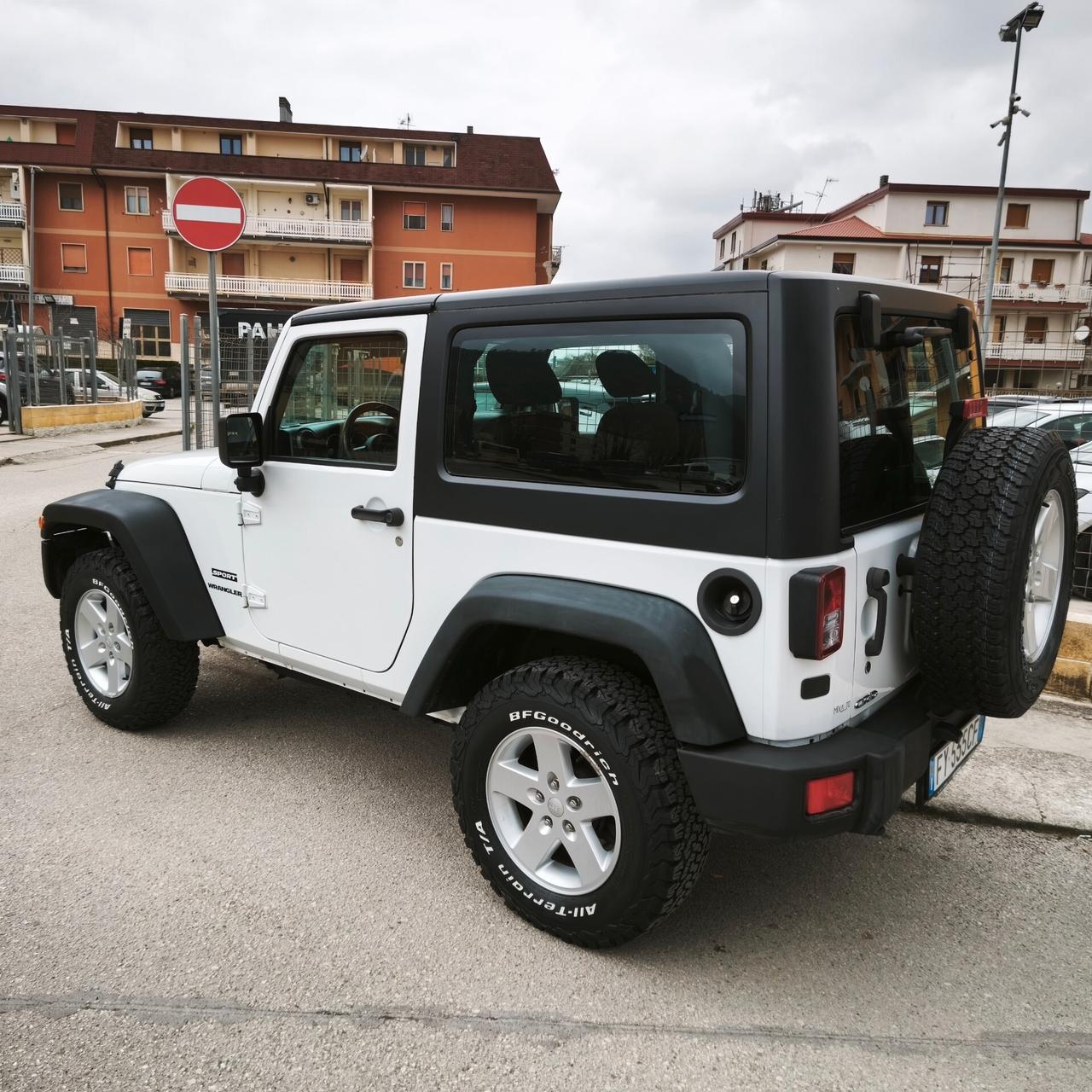 Jeep Wrangler 2.8 Sport CRD DPF