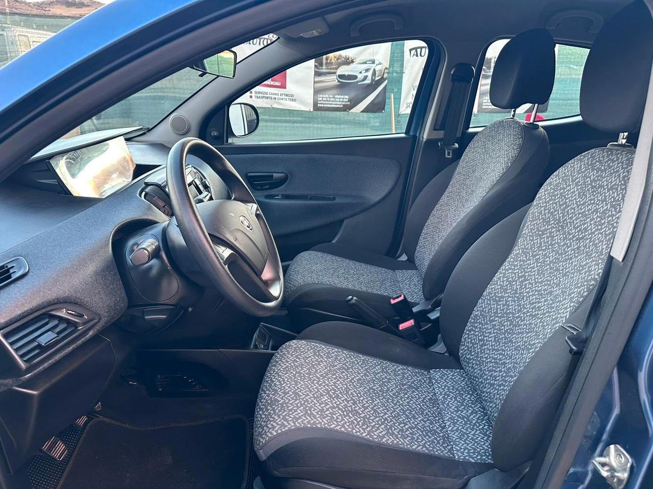 Lancia Ypsilon 1.0 FireFly 5 porte S&S Hybrid Ecochic Silver