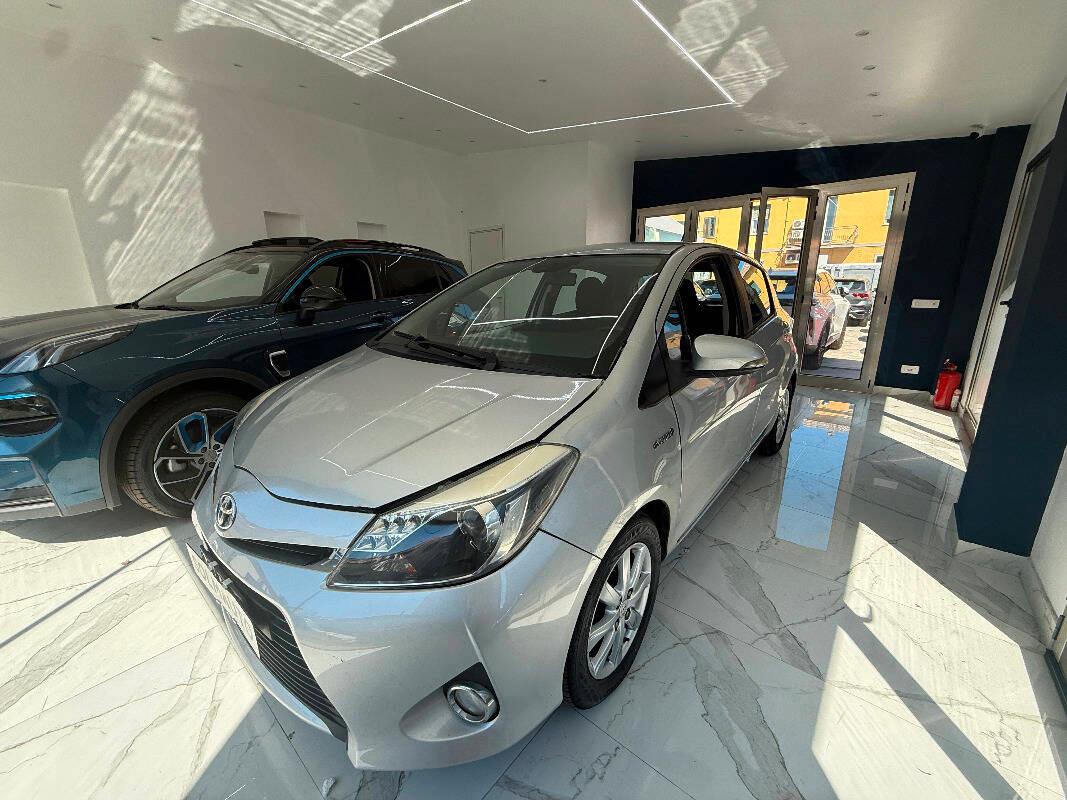 Toyota Yaris TOYOTA YARIS 1.5h Lounge 5p HYBRID