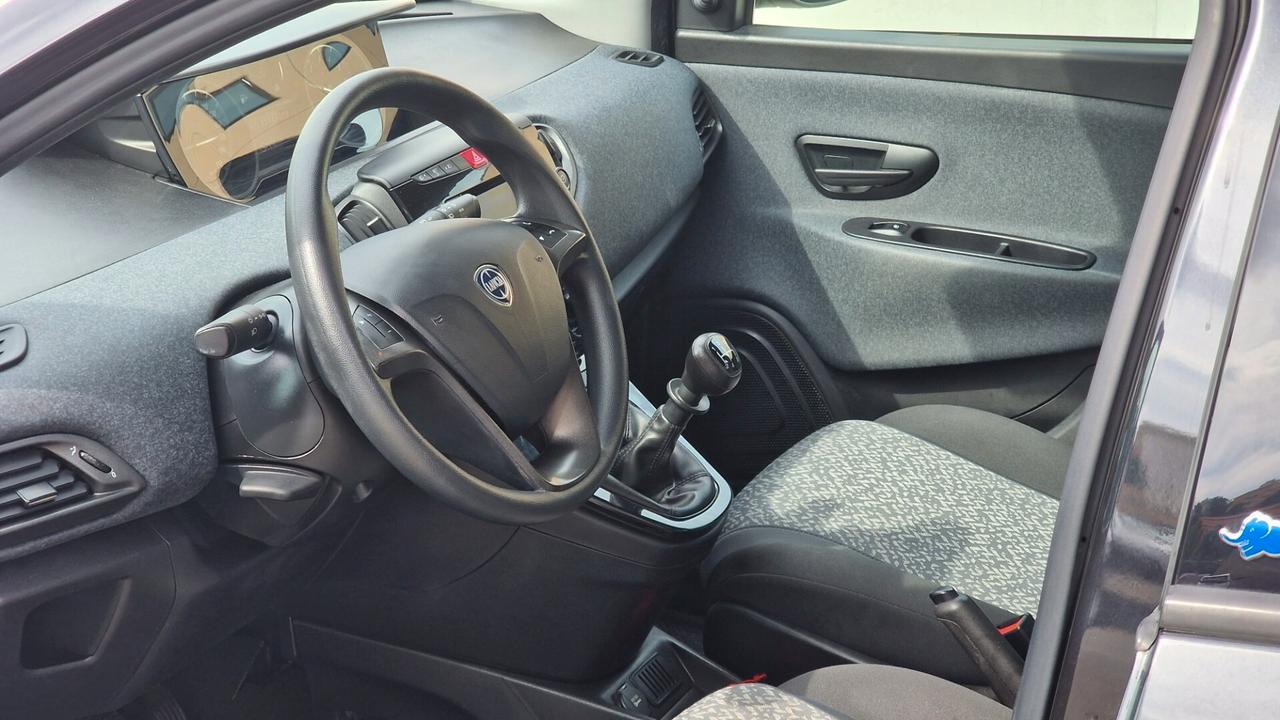 Lancia Ypsilon 1.2 69 CV 5 porte Platinum