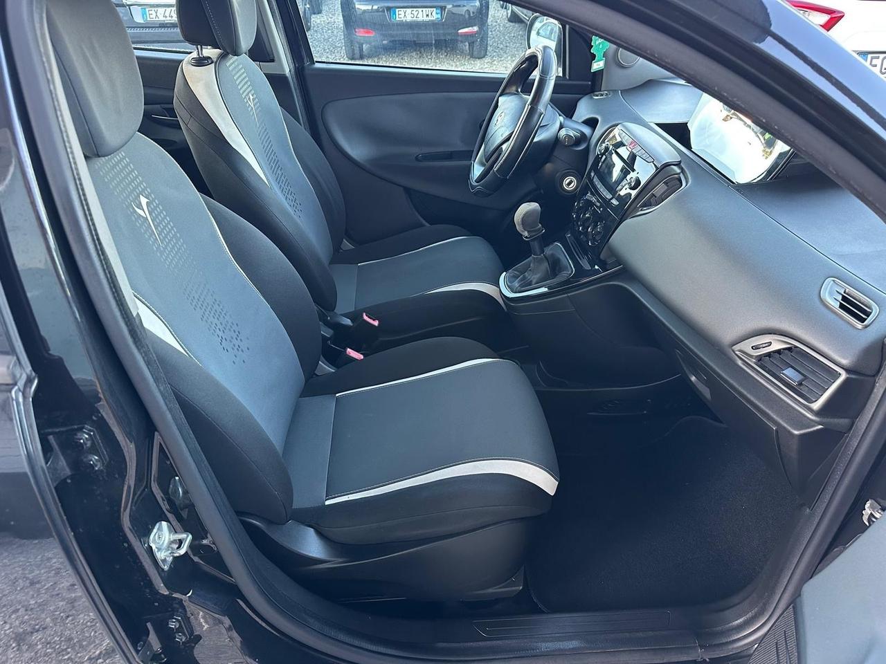 Lancia Ypsilon 0.9 TwinAir 85 CV 5 porte Metano Ecochic Elefantino