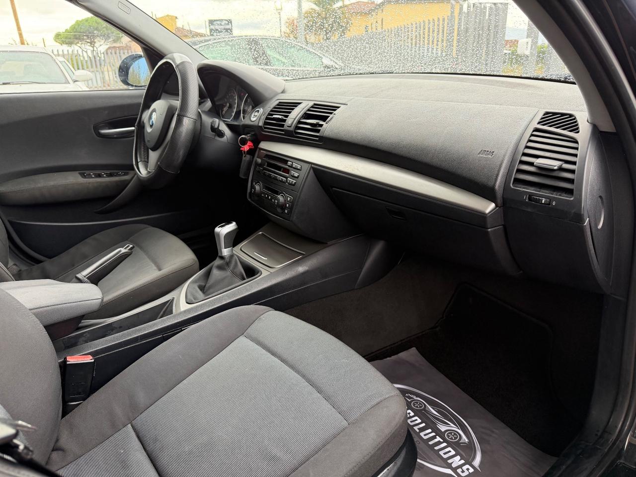 BMW 116i Futura 116cv Total Black okneopatentati