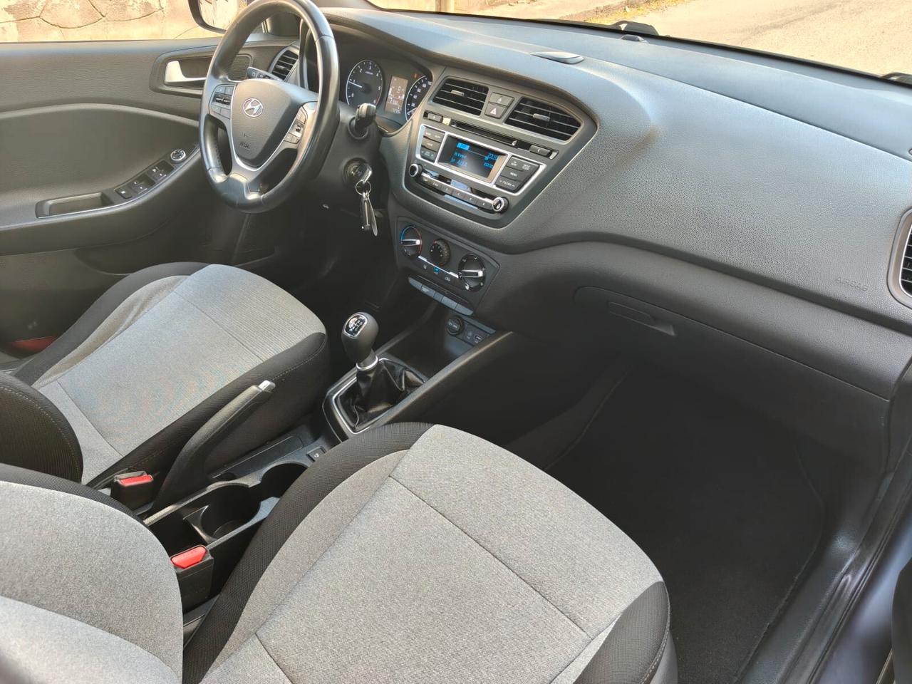 HYUNDAI I20 1.1 CRDI Comfort - 2016