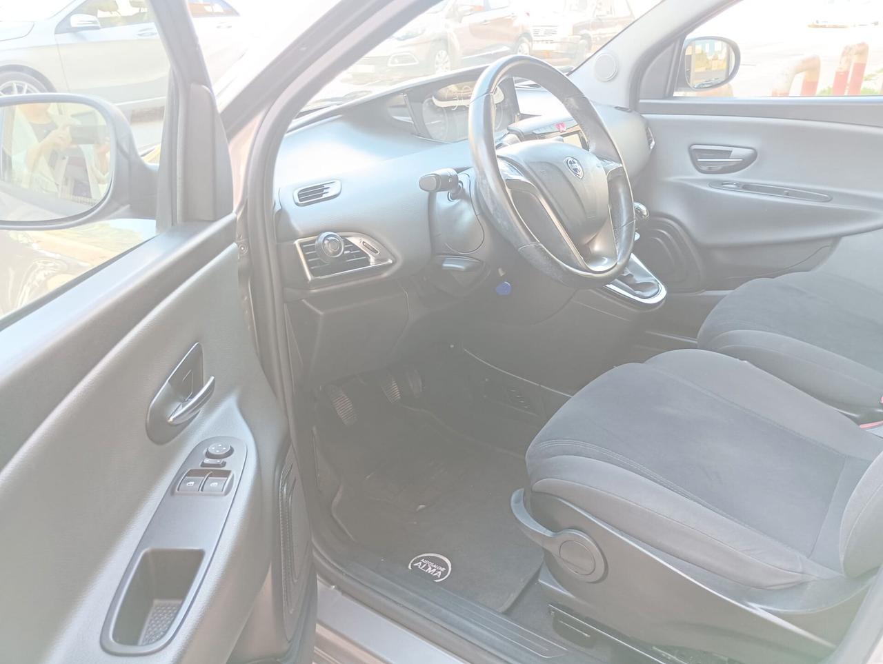 Lancia Ypsilon 1.2 69 CV 5 porte S&S Gold