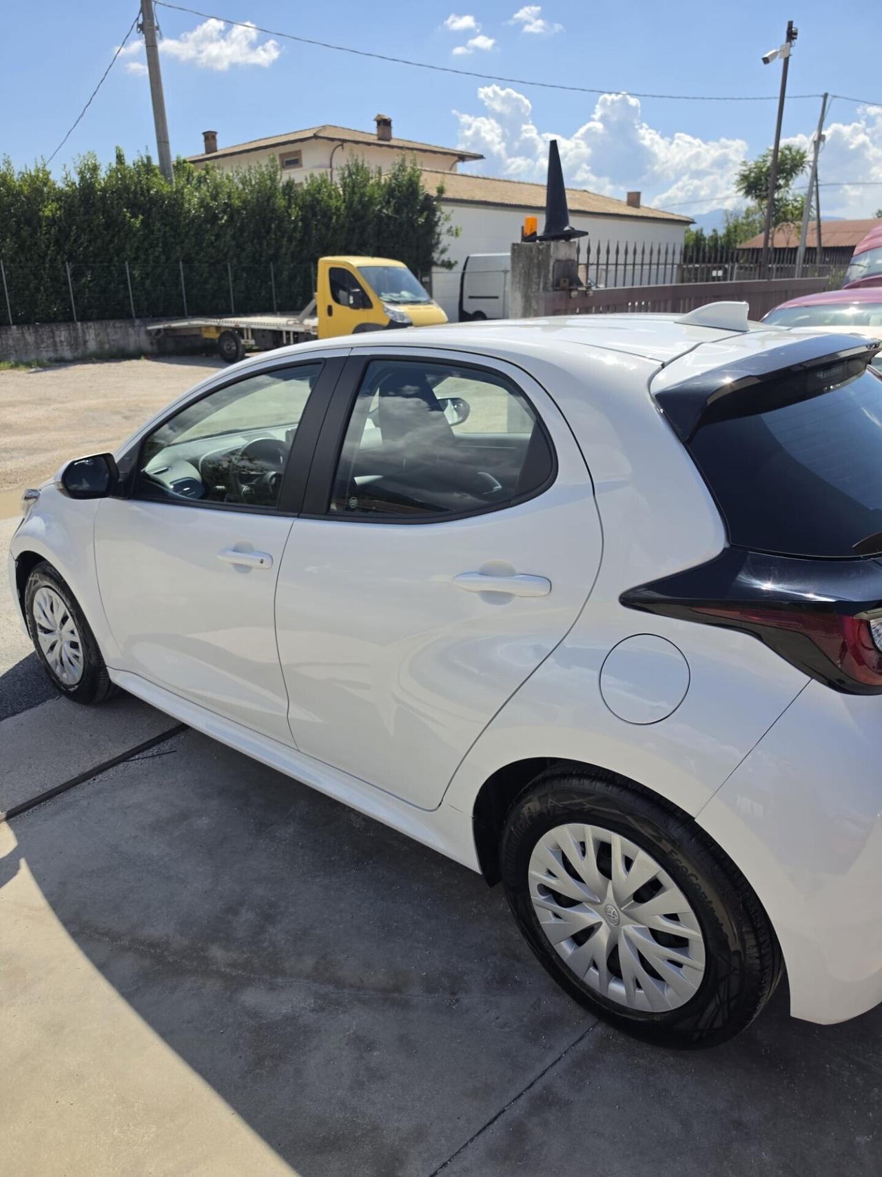 Toyota Yaris 1.5 Hybrid 5 porte Trend 6500 km automatico full