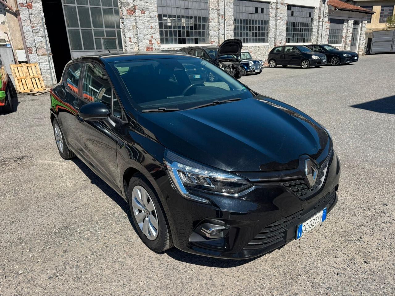 renault clio adatta a neop. garantita