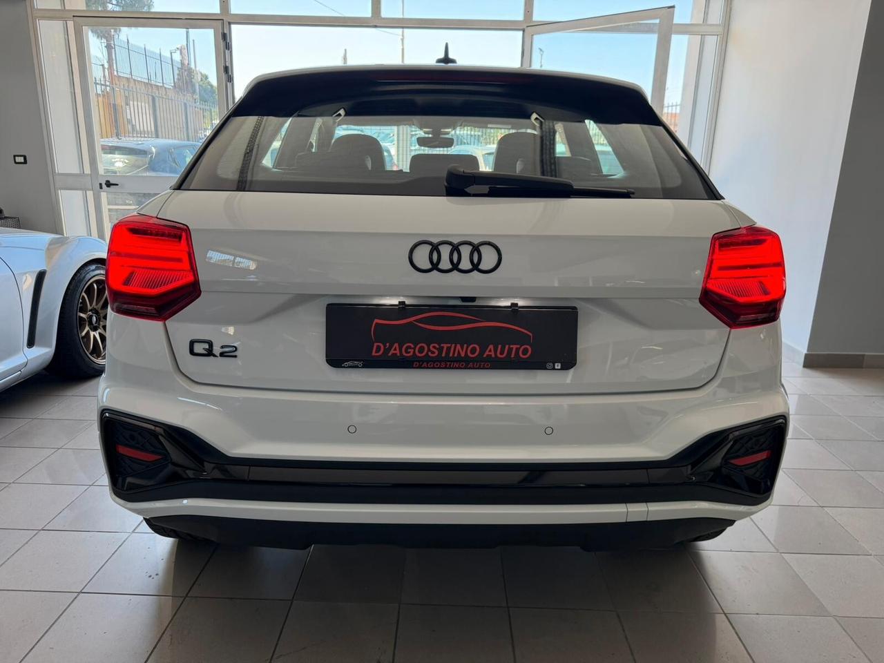 Audi Q2 35 TDI S tronic Identity Black