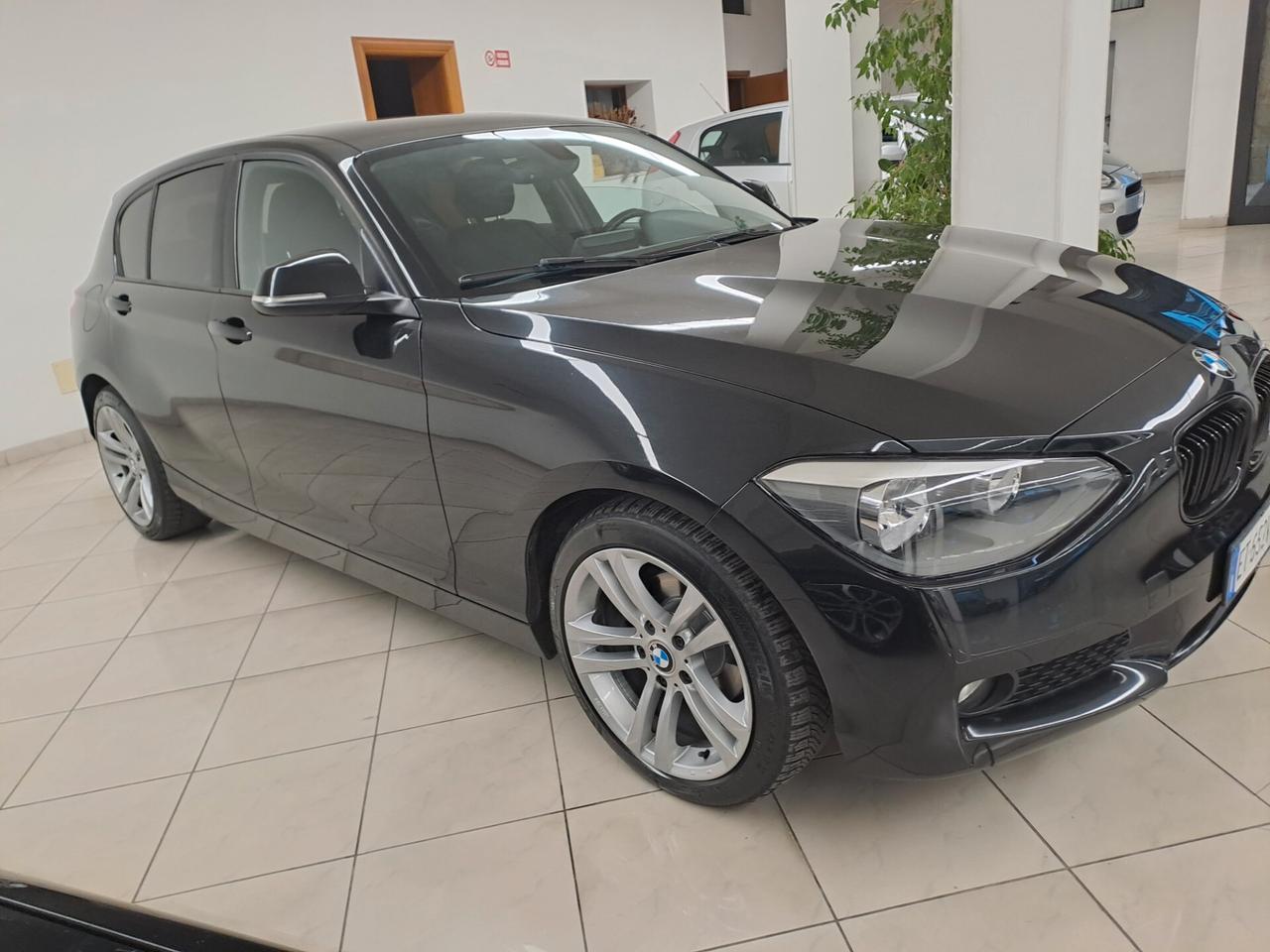 Bmw 116 116d 5p. Unique