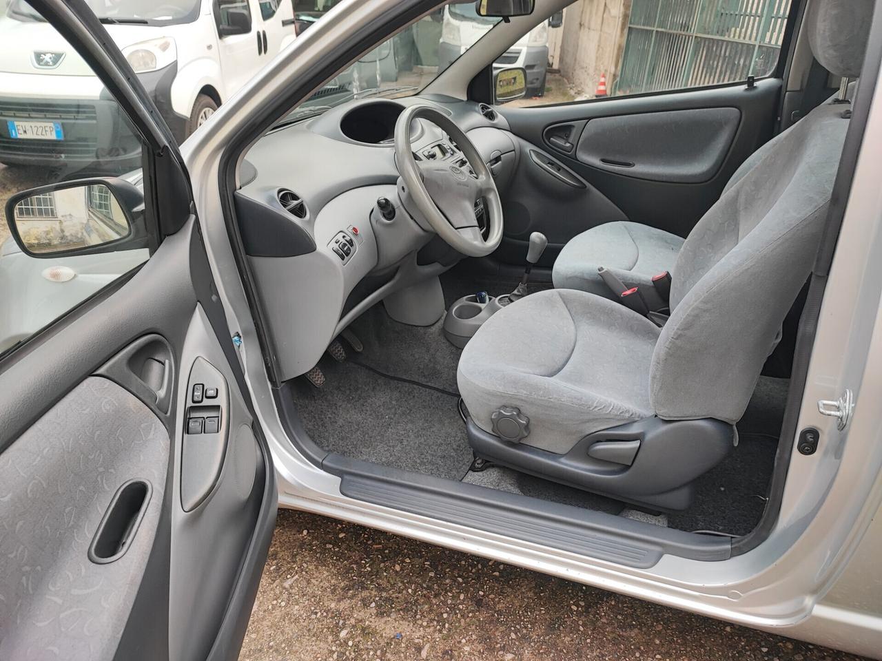 Toyota Yaris 1.0i