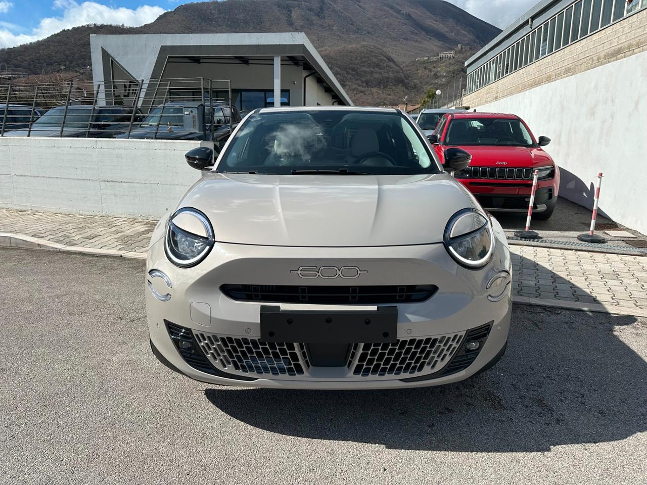 Fiat 600 Hybrid DCT MHEV La Prima