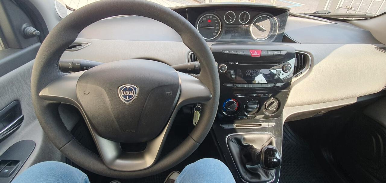 Lancia Ypsilon 1.3 MJT 95 CV Gold