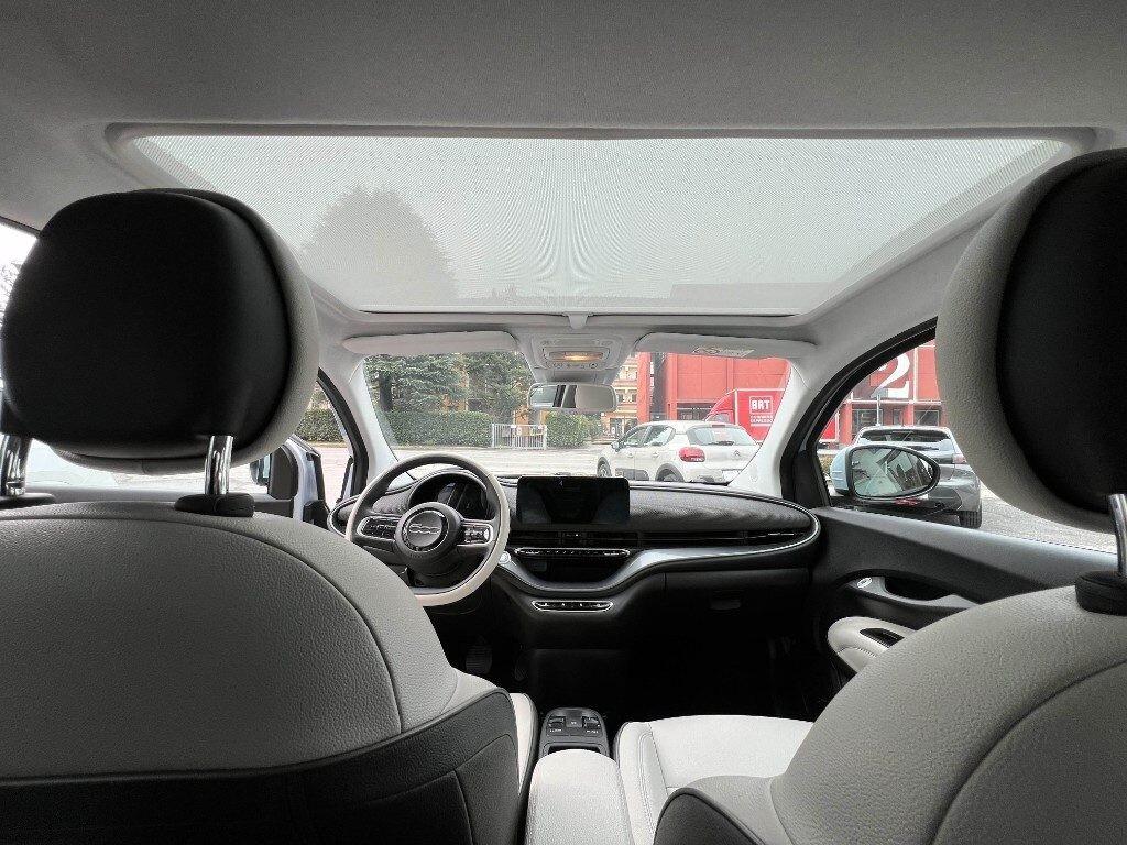 Fiat 500E Berlina 42 kWh La Prima