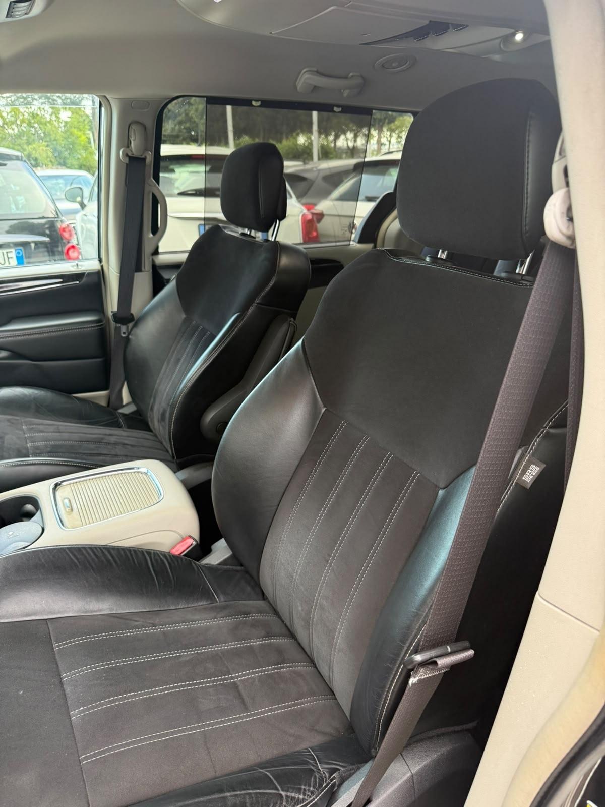 Lancia Voyager 2.8 Turbodiesel Platinum 177 CV gancio traino