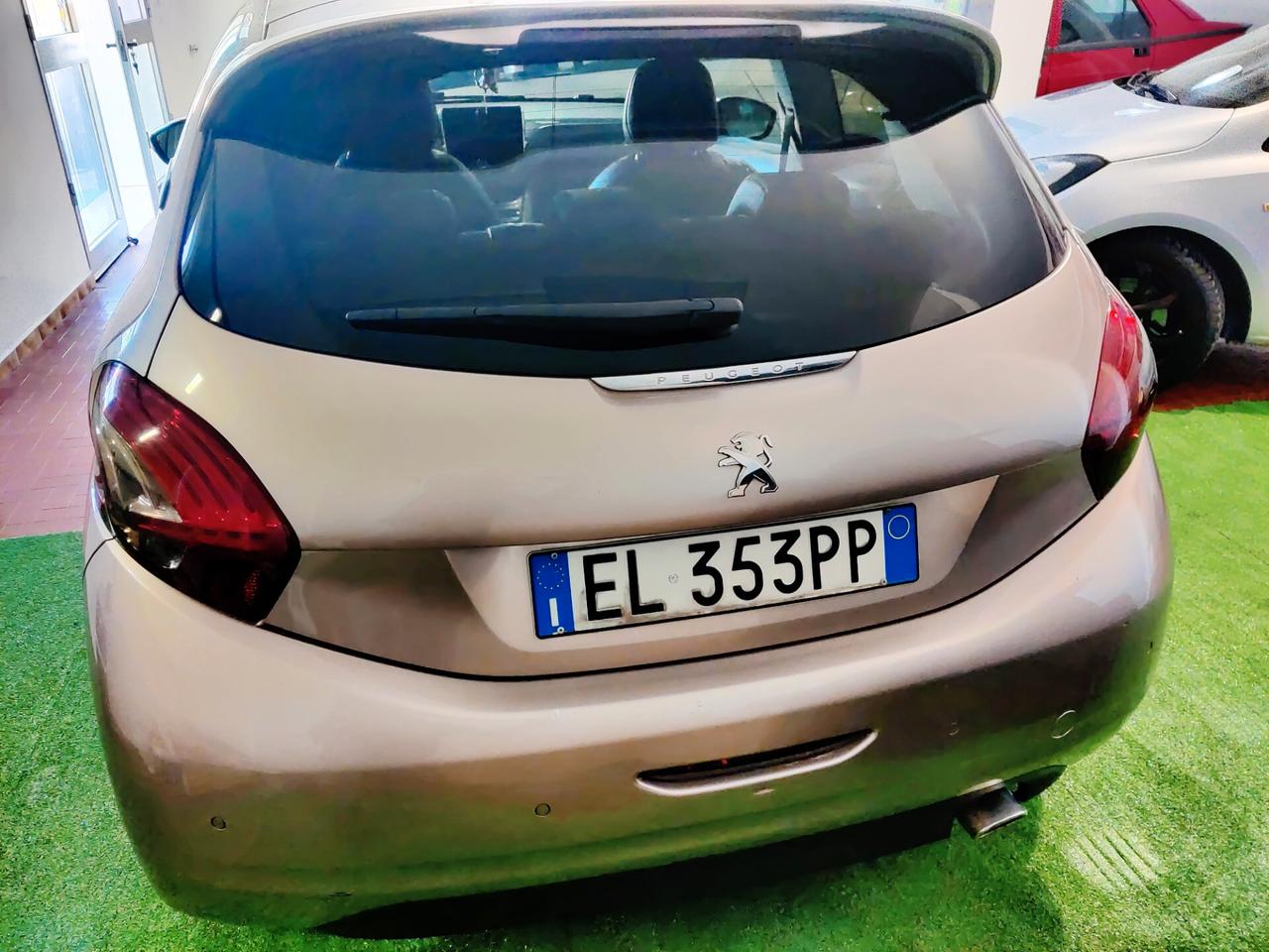 Peugeot 208 1.6 e-HDi 115 CV Stop&Start 3 porte Allure