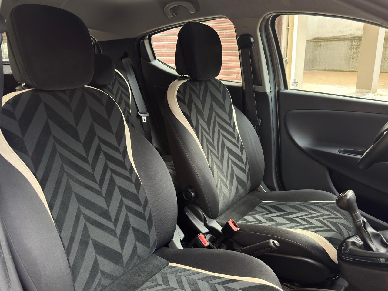 Lancia Ypsilon 1.3 MJT 16V 95 cv 5 porte S&S Platinum 5 posti