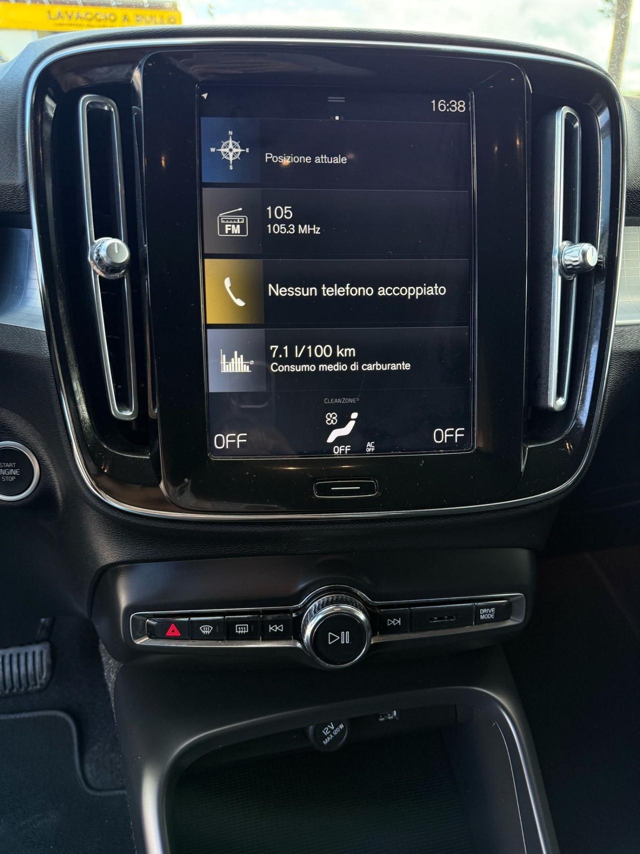 Volvo XC40 D3 AWD Geartronic Momentum auto Pro N1