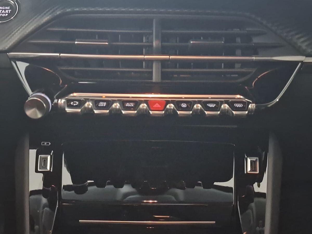 PEUGEOT 208 1.5 GT-LINE