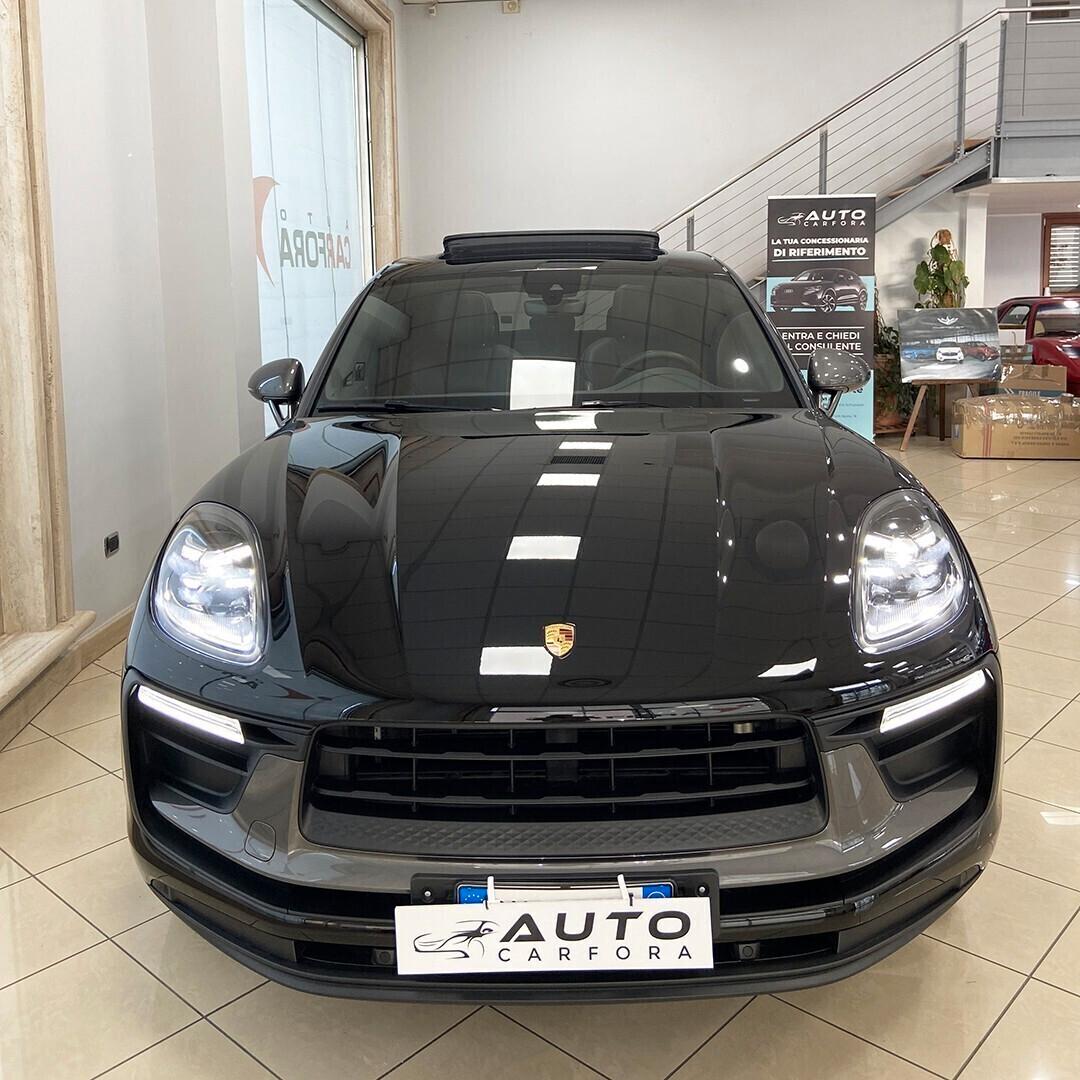 Porsche Macan T con tetto Apribile