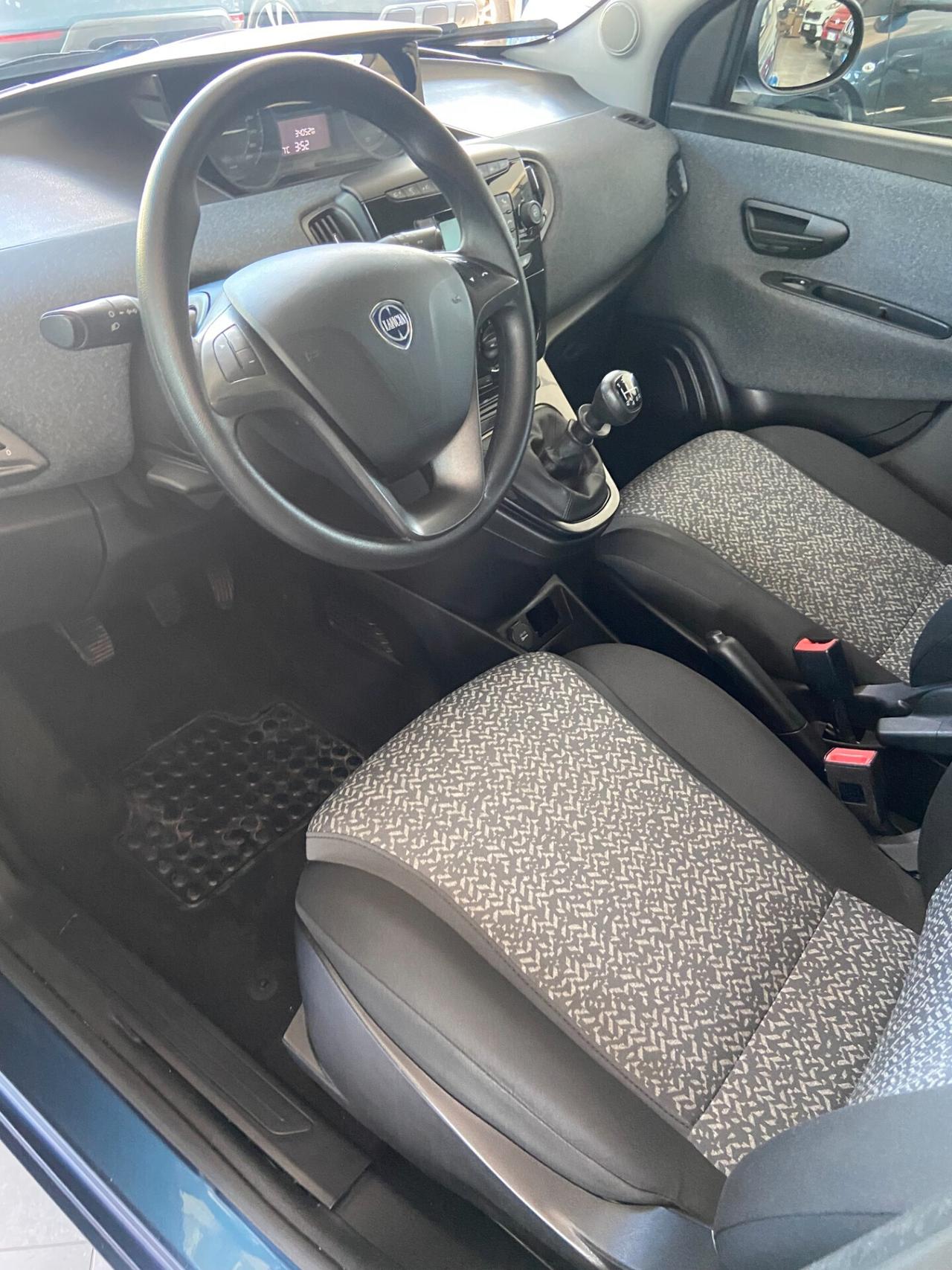 Lancia Ypsilon 1.0 FireFly 5 porte S&S Hybrid Gold