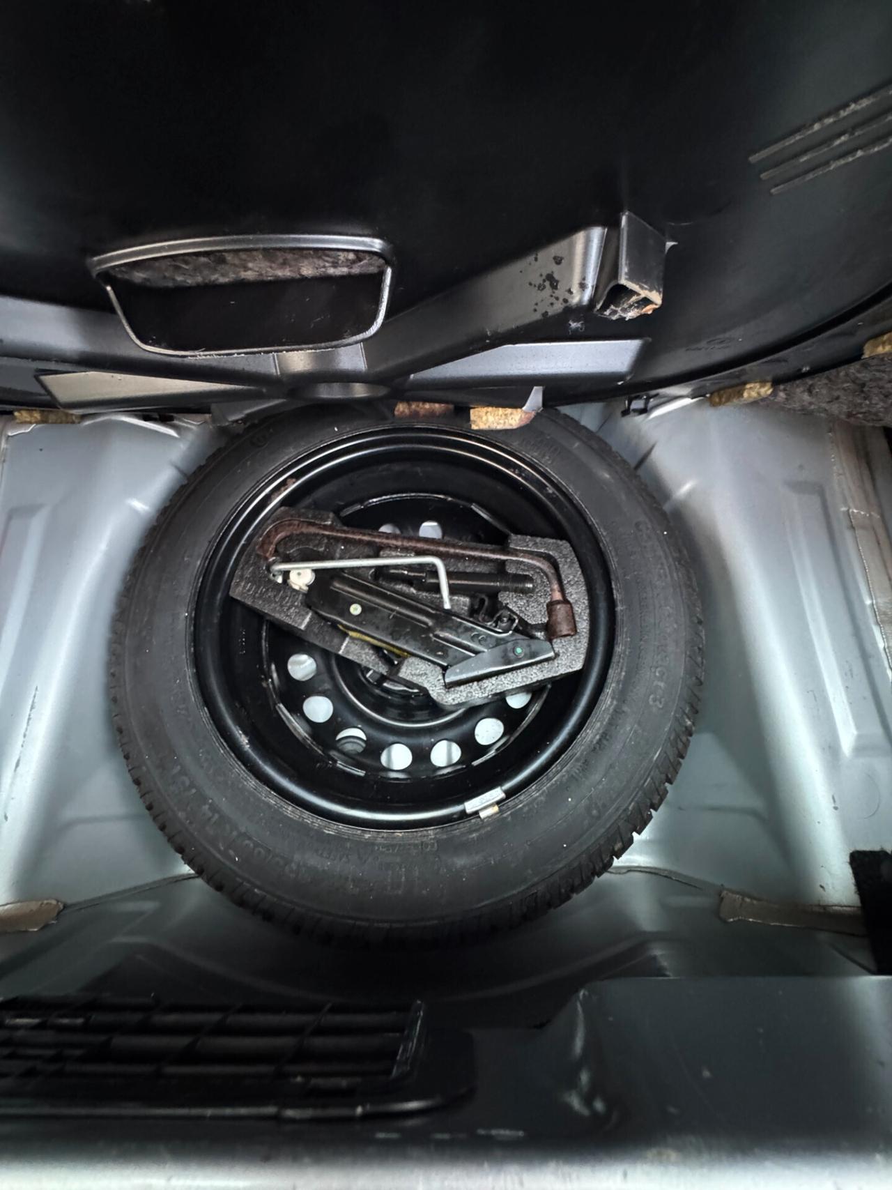 Peugeot 107 1.0 50kW 5P Benz E5 Allure