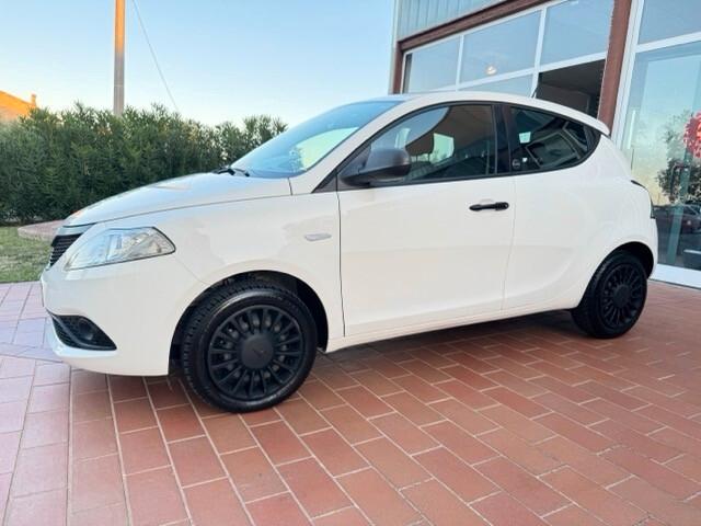Lancia Ypsilon HYBRID soli 39000 km da 90 euro al mese