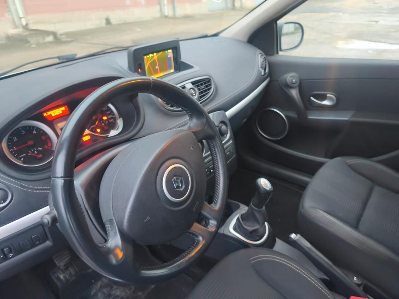 Renault Clio 2011----1.5 Diesel Neopatentati