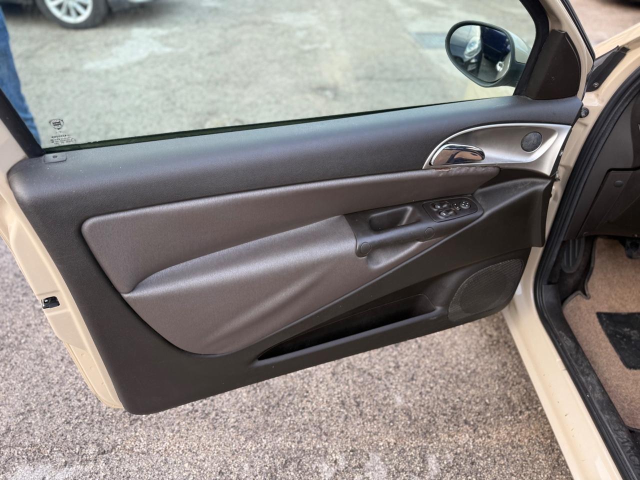 Lancia Ypsilon 1.4 16V Oro Giallo Perfetta