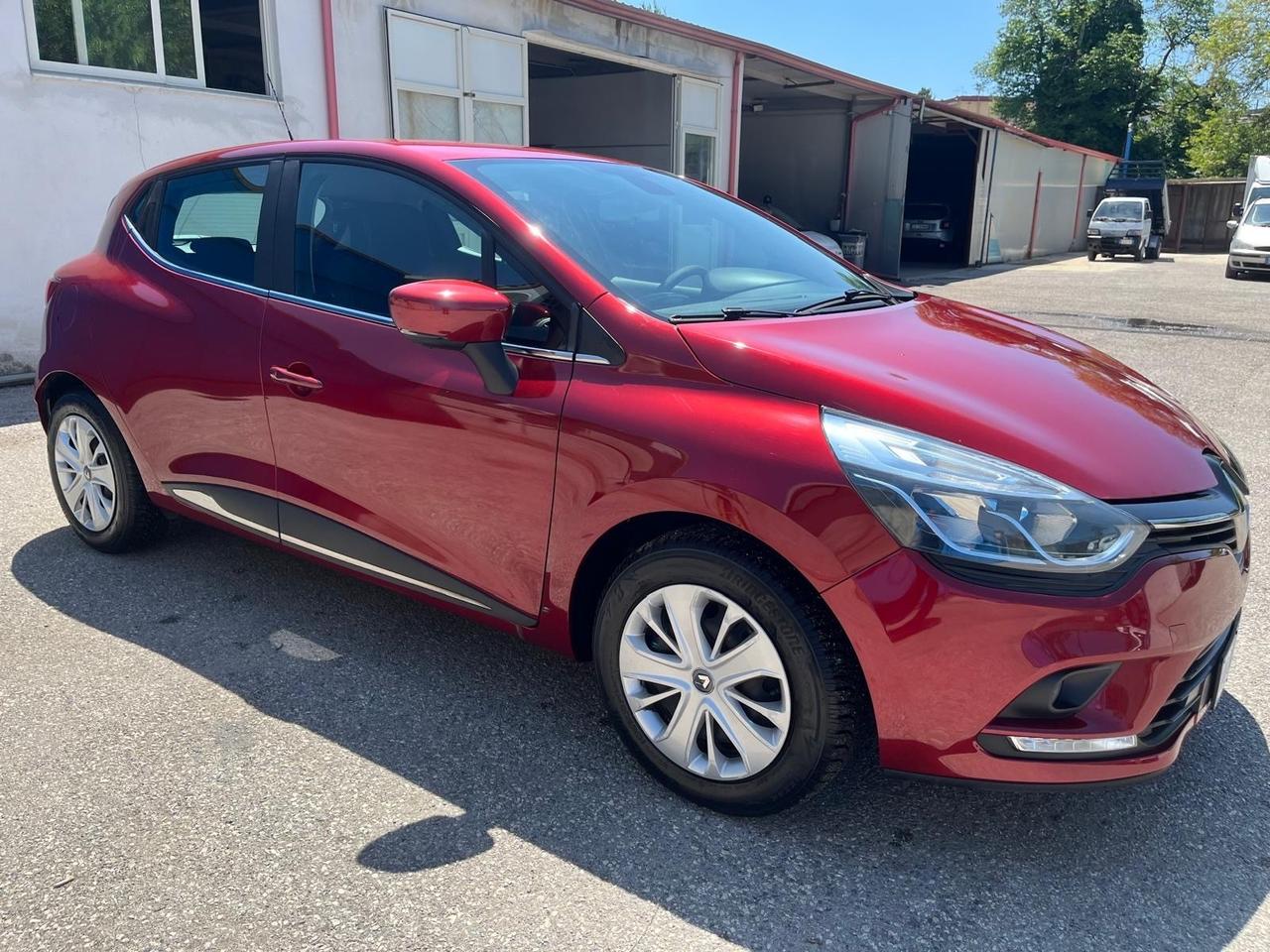Renault clio 5P-900 tce-full-km 75000-2017