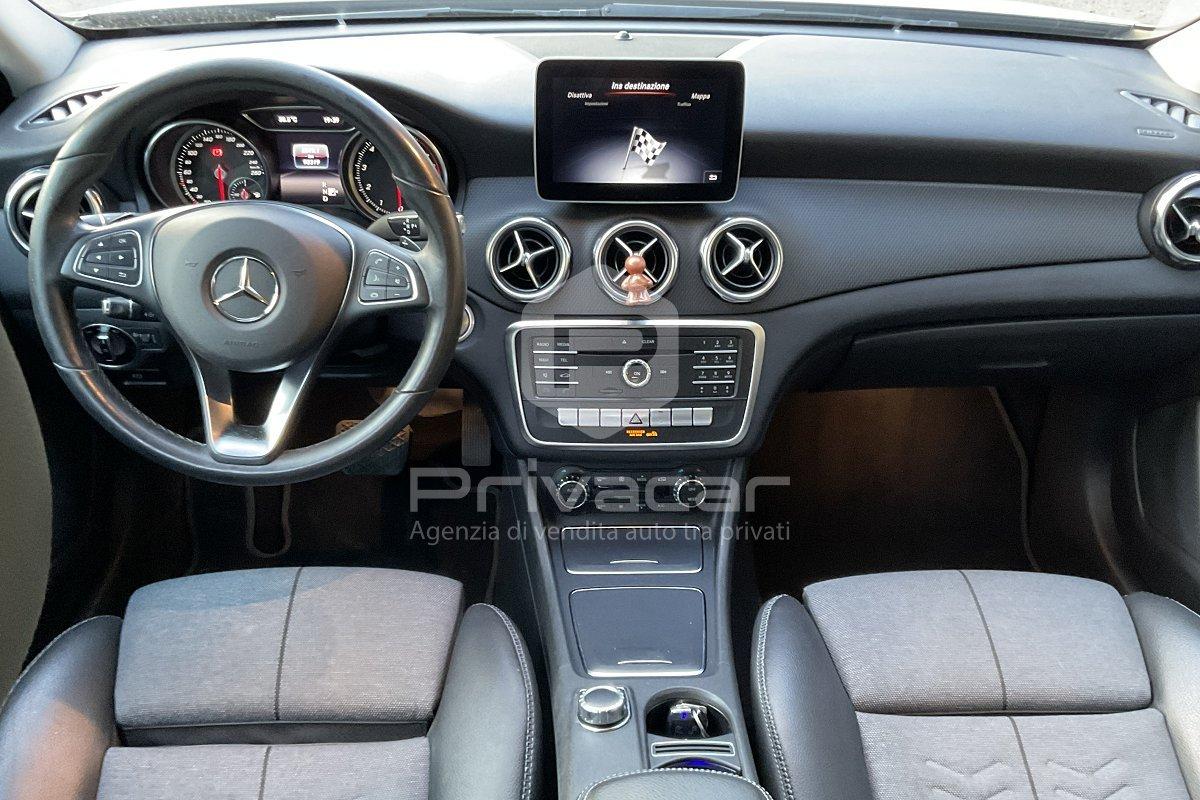 MERCEDES GLA 200 Premium