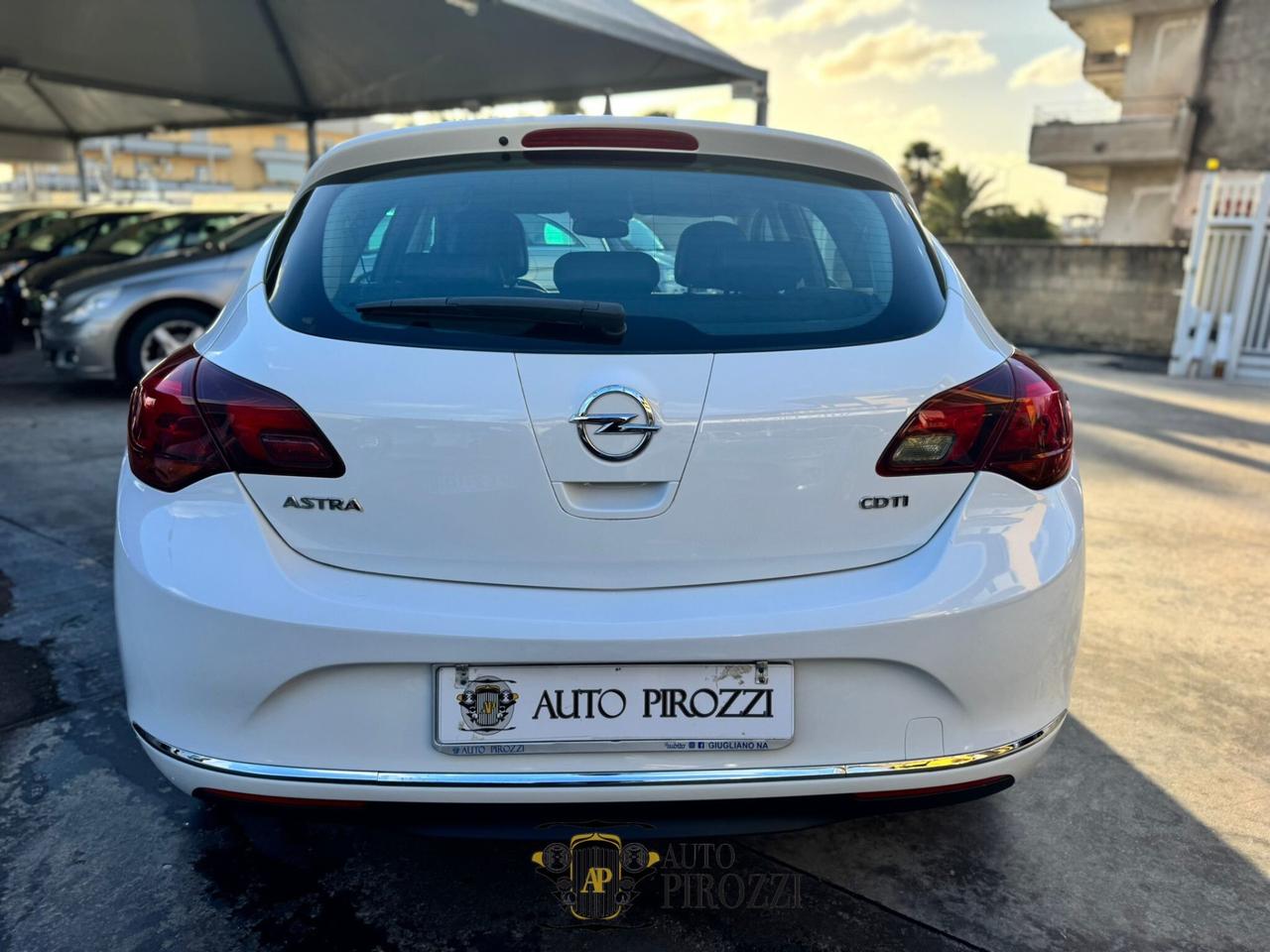 Opel Astra 1.6 CDTI MOD. COSMO del 2015 150000KM