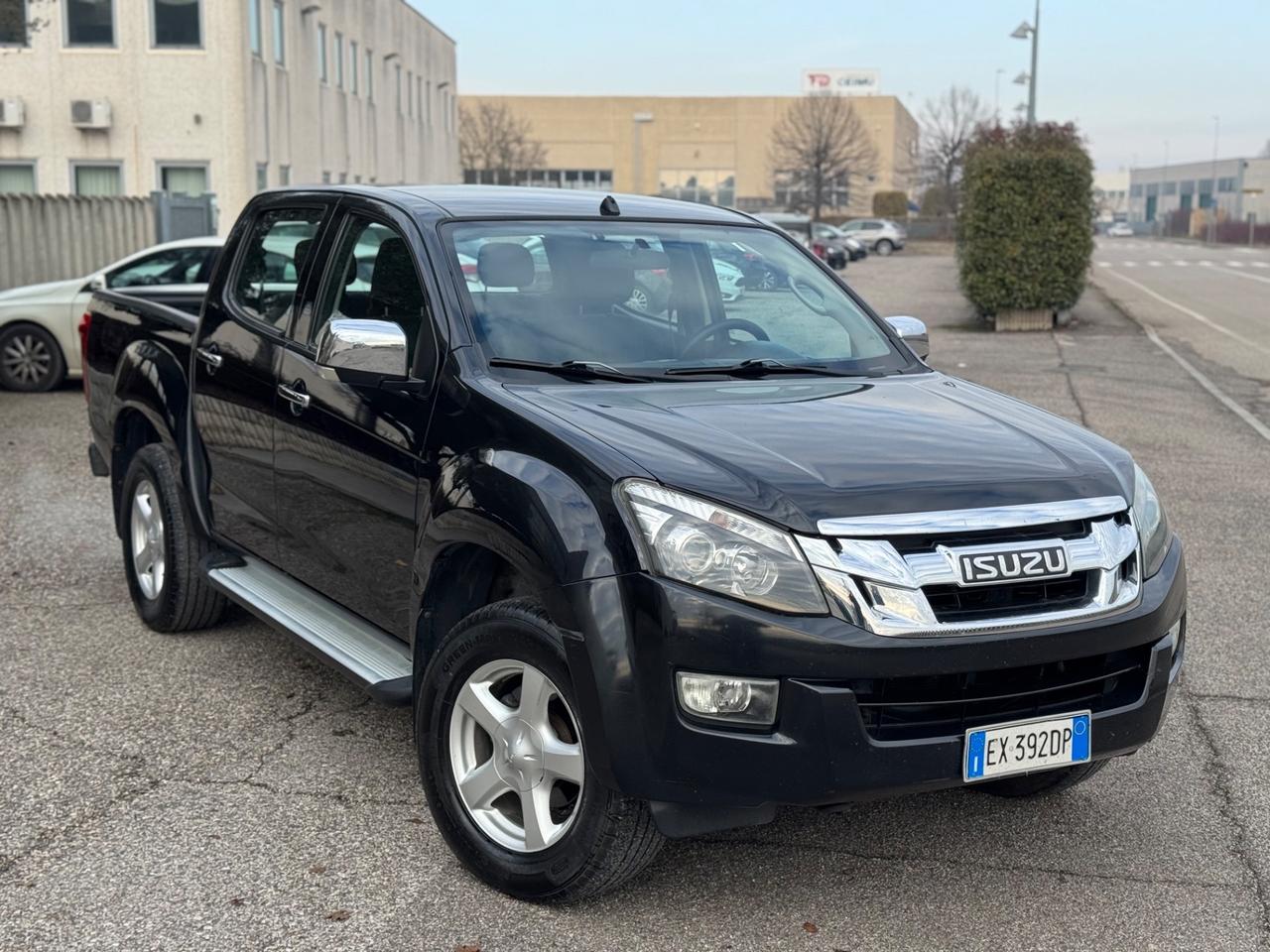 Isuzu D-Max 2.5 Crew Cab Solar A/T 4WD
