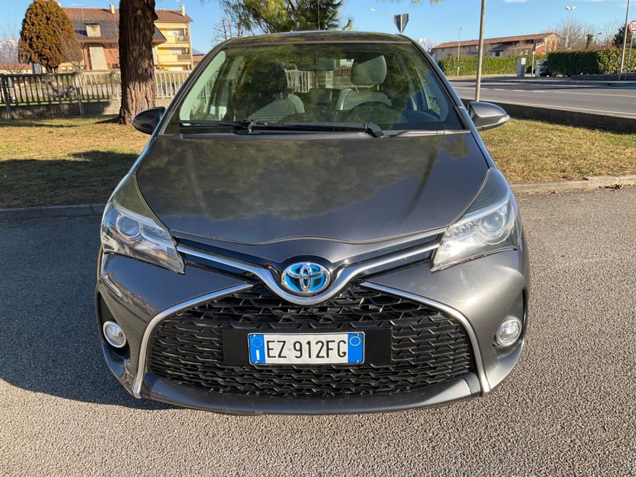 Toyota Yaris 1.5 Hybrid 5 porte by Glamour