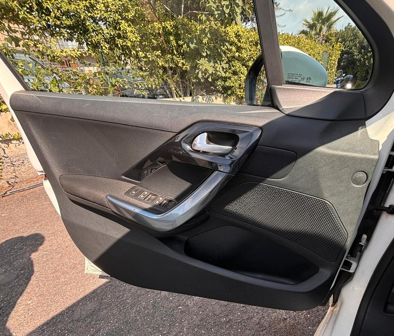 Peugeot 208 1.4 HDi 68 CV 5 porte Allure