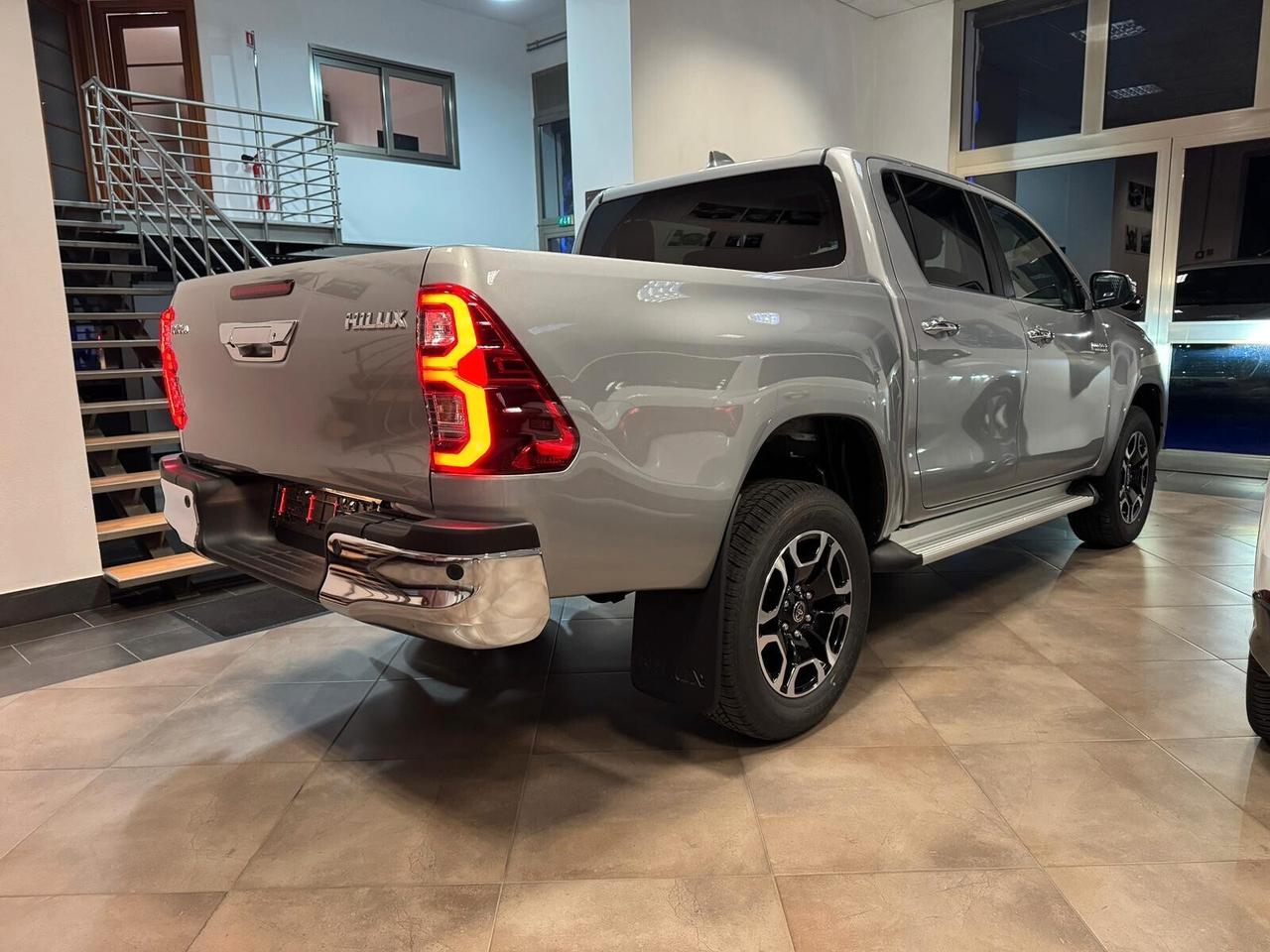 Toyota Hilux 2.8 D-4D 4WD 4 porte DoubleCab Lounge NUOVA