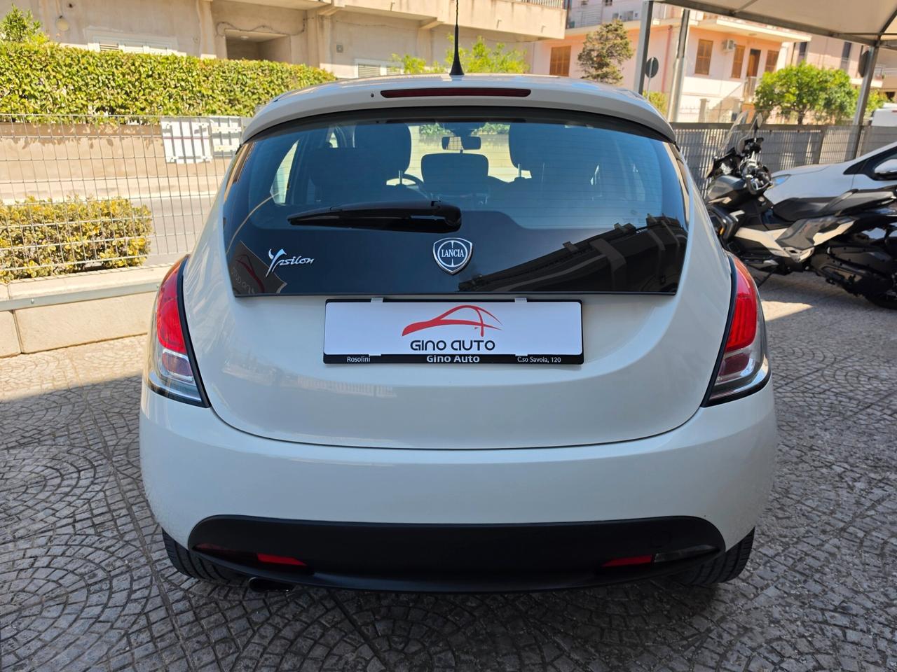 Lancia Ypsilon 1.2 69 CV 5 porte S&S Silver