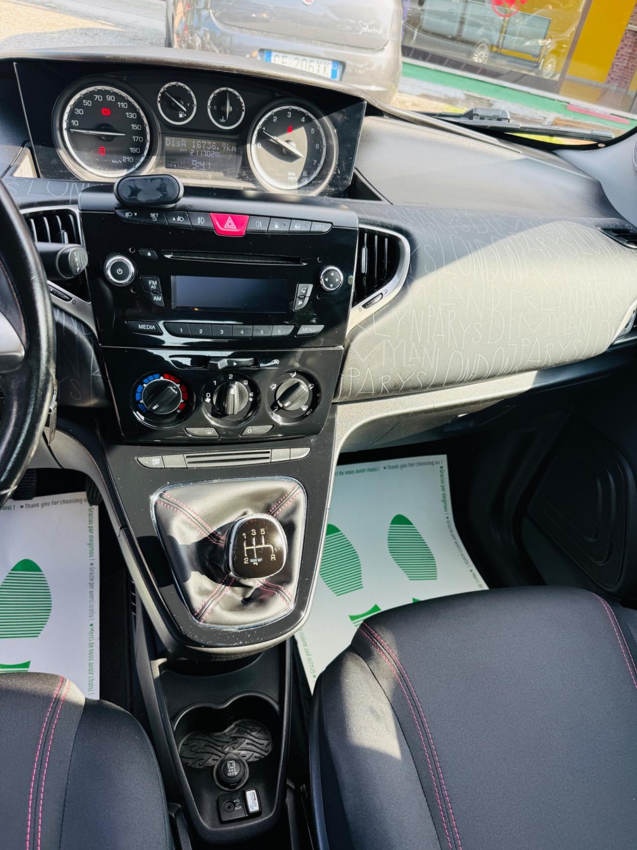 Lancia Ypsilon 0.9 TwinAir 85 CV 5 porte Metano Ecochic Elefantino