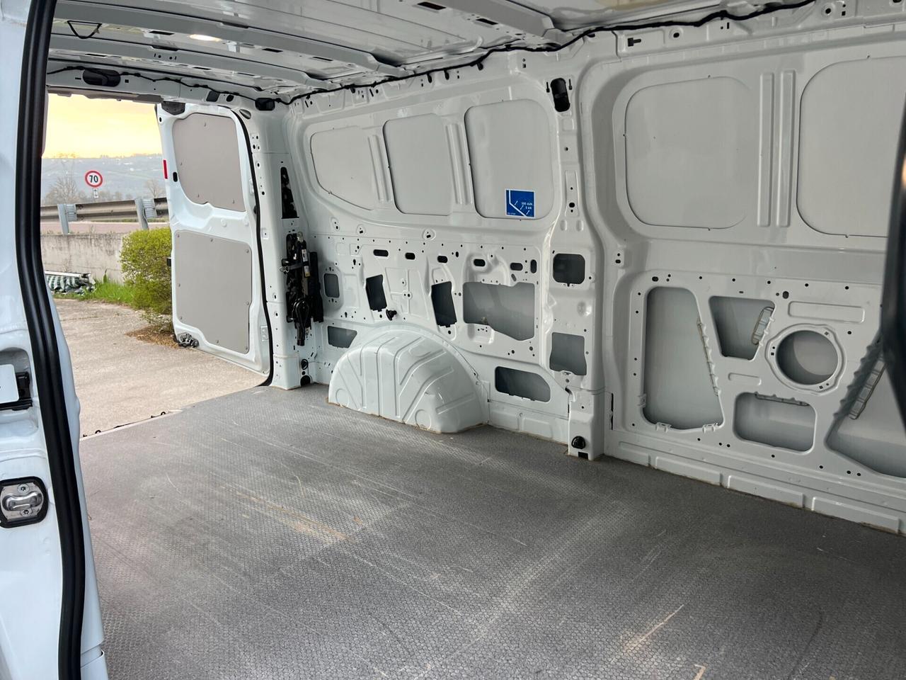 FORD TRANSIT CUSTOM PASSO LUNGO / UNICO PROPRIETARIO