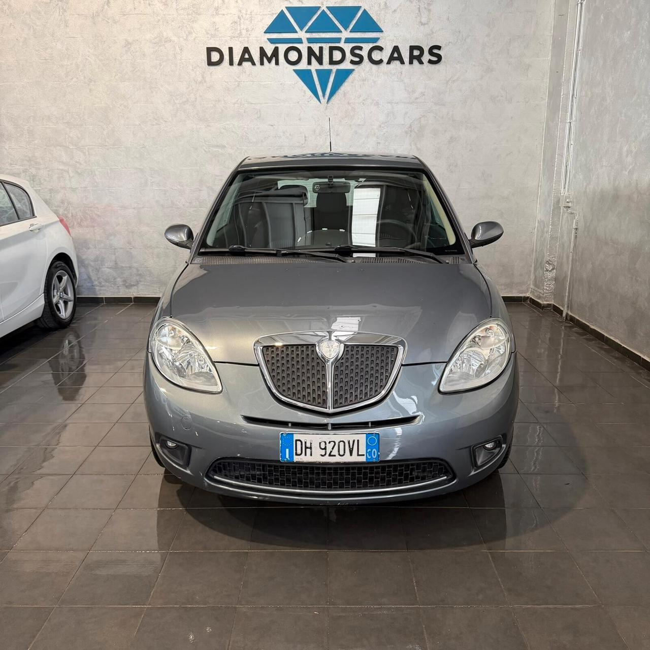 Lancia Ypsilon Benzina Neopatentati