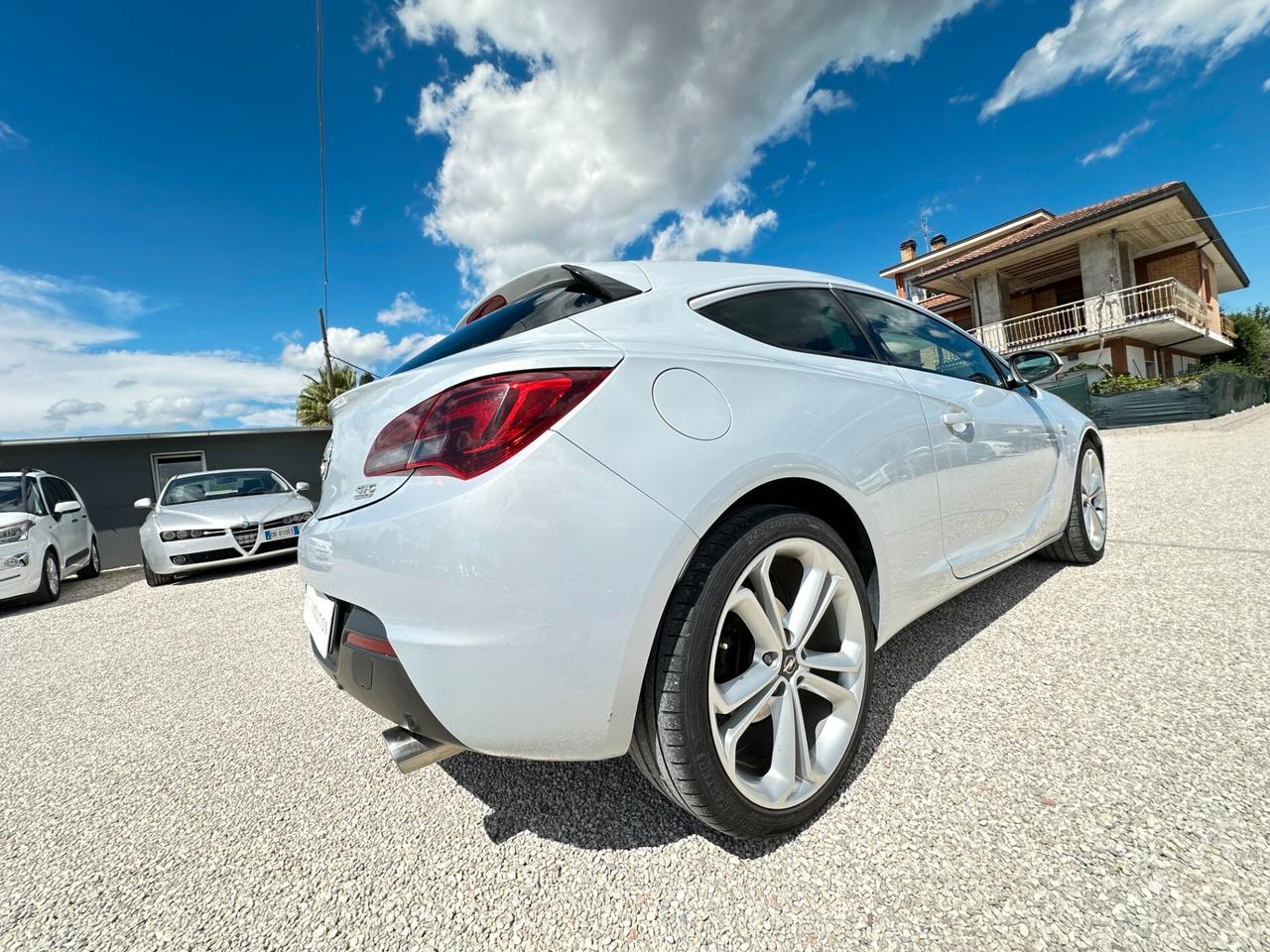 Opel Astra GTC 2.0 CDTI 165cv Cosmo 288.180 km