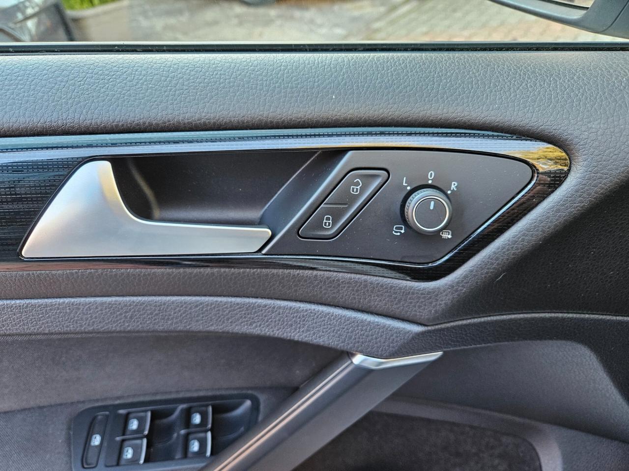 Volkswagen Golf 1.5 TSI DSG 5p. R-LINE