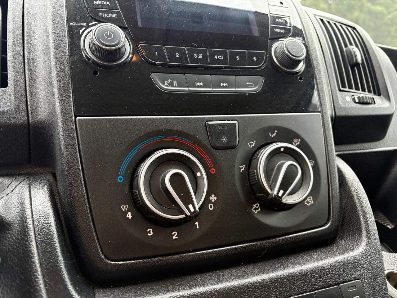 Peugeot Boxer III (II 2011) 335 2.2 bluehdi 140cv S&S L3H2