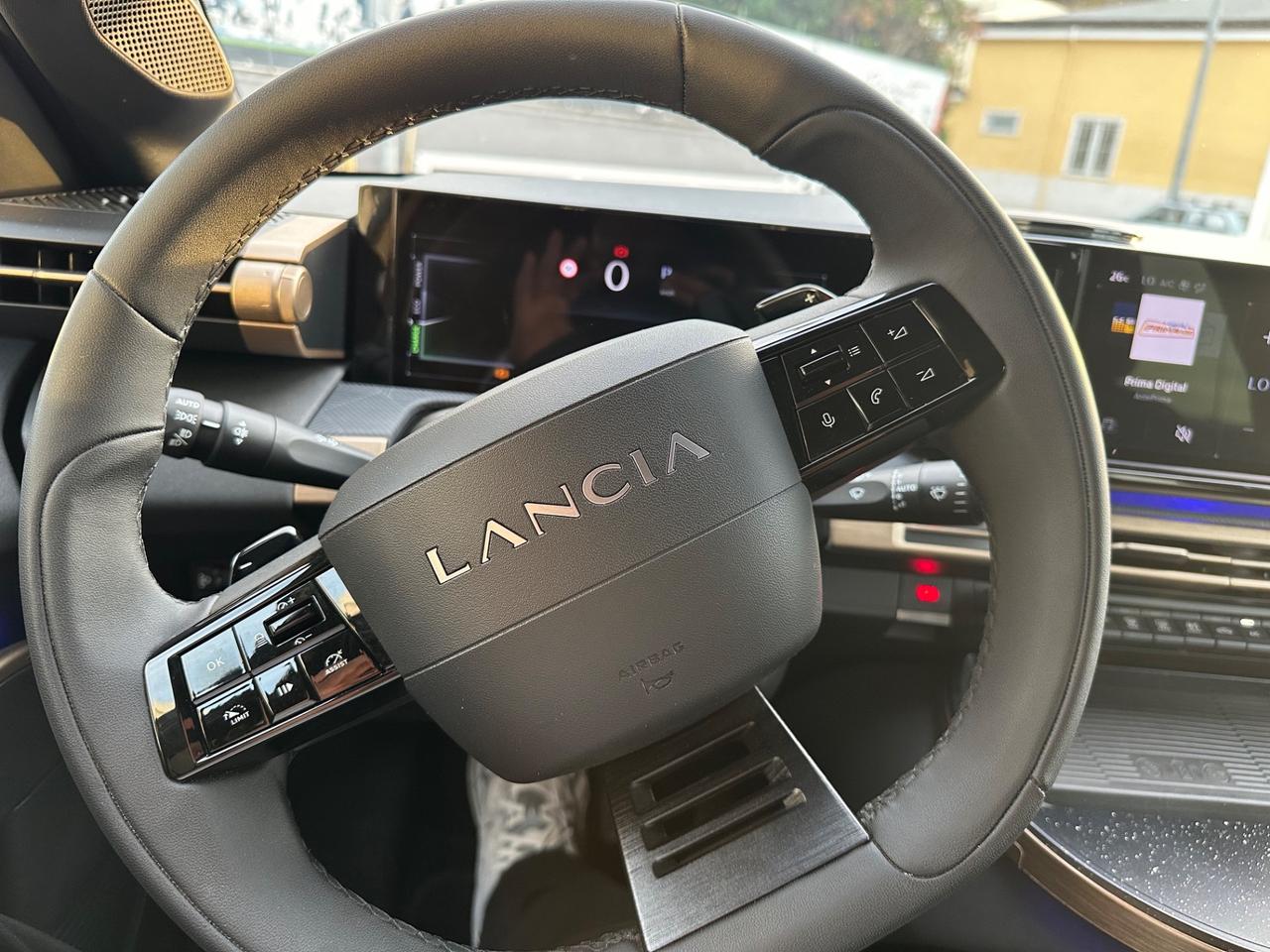 Lancia Ypsilon Hybrid e-DCT LX