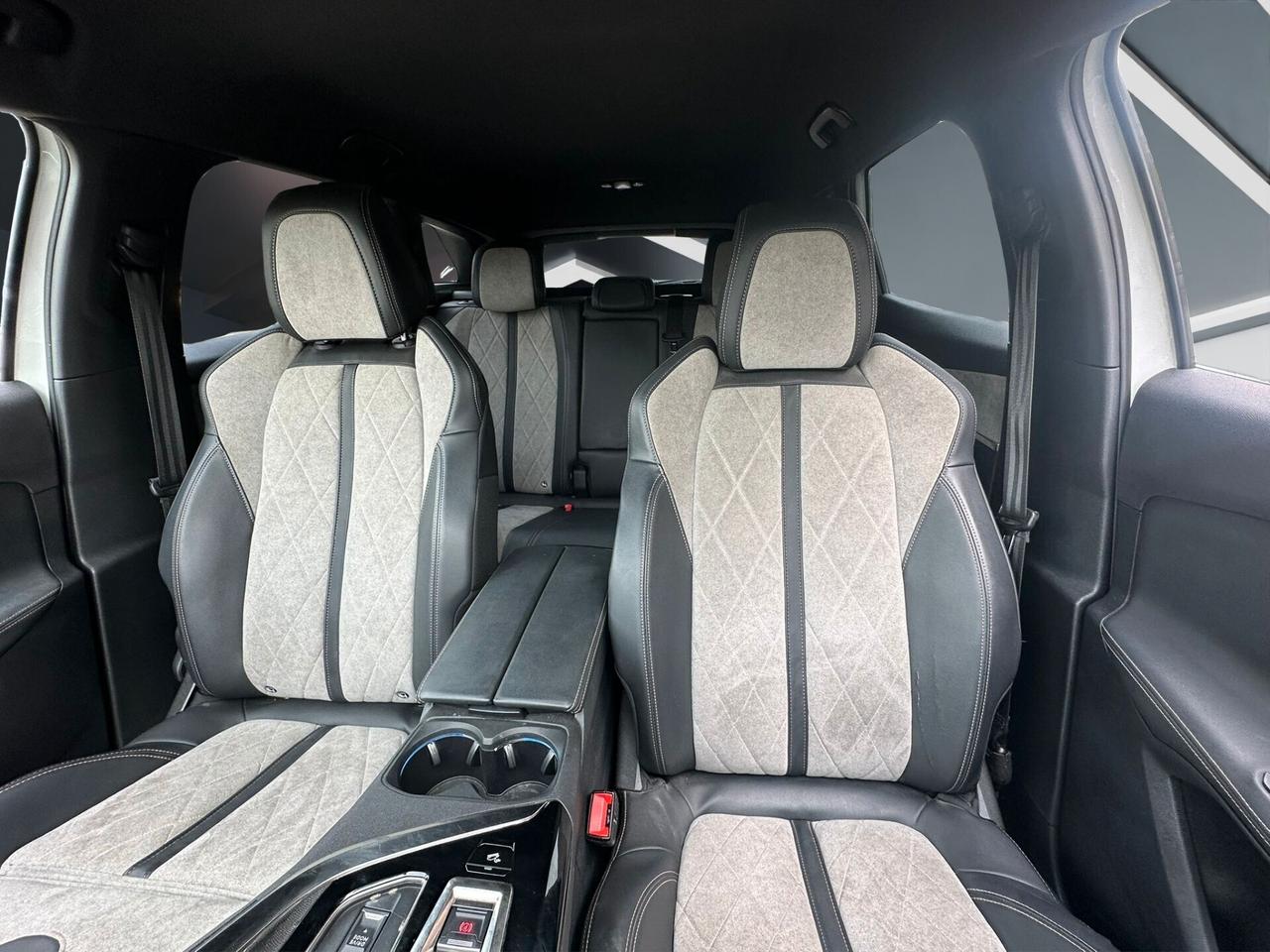 Peugeot 3008 Hybrid4 300 e-EAT8 GT