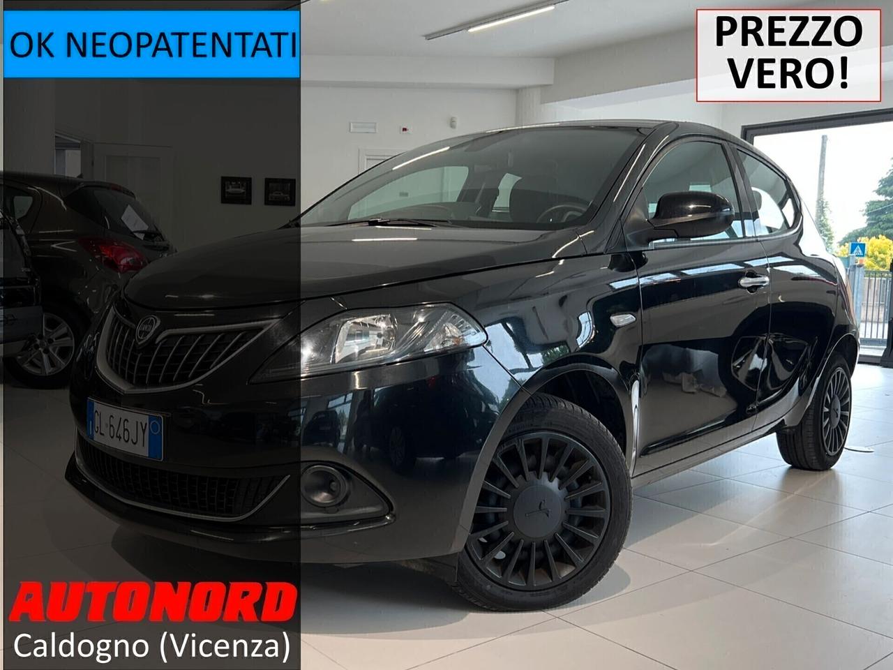 Lancia Ypsilon 1.0 FireFly 5 porte S&S Hybrid Silver