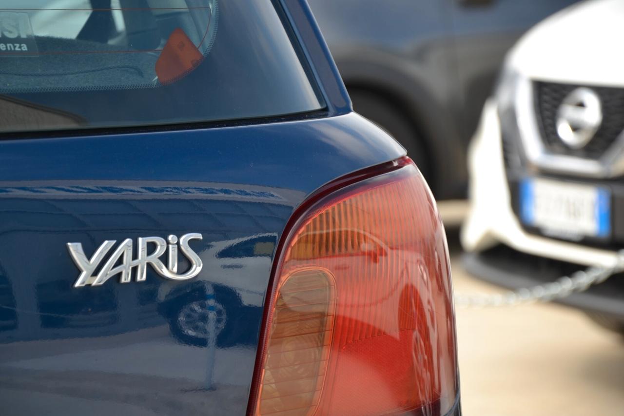 Toyota Yaris 1.0i 16V cat 5 porte Sol