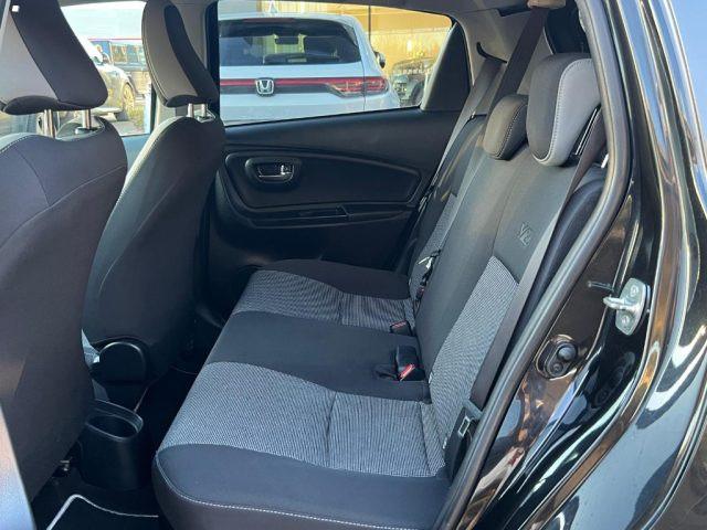 TOYOTA Yaris 1.5 Hybrid 5 porte Business