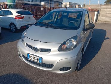 Toyota Aygo 1.0 12V VVT-i 5 porte Sol NEOPATENTATI OK
