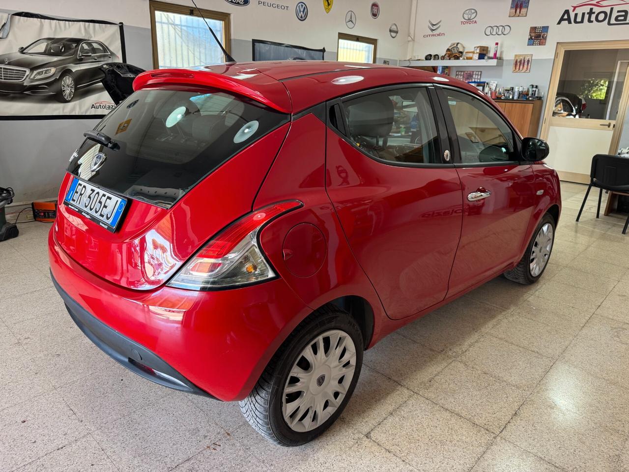 Lancia Ypsilon 1.2 69 CV 5 porte GPL Ecochic Silver