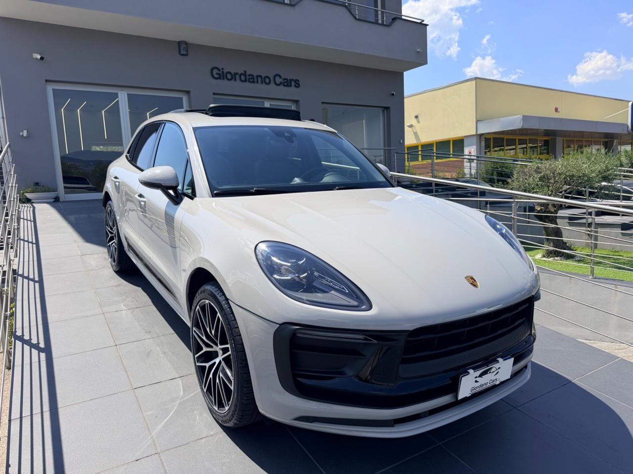 Porsche Macan 2.0 i 265cv open edition colore gesso