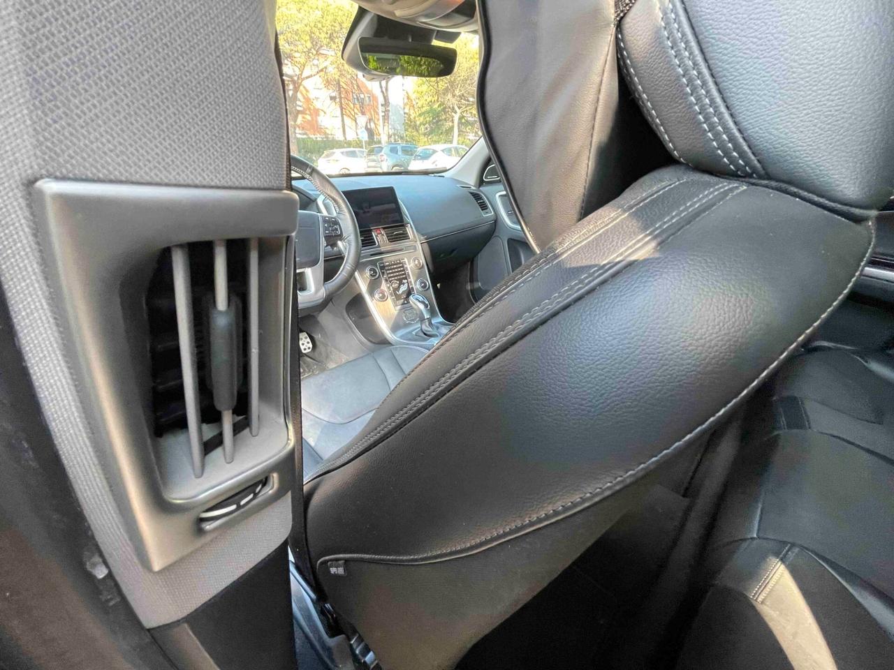 Volvo XC 60 XC60 D5 AWD Geartronic R-design Automatica Apple Car Android